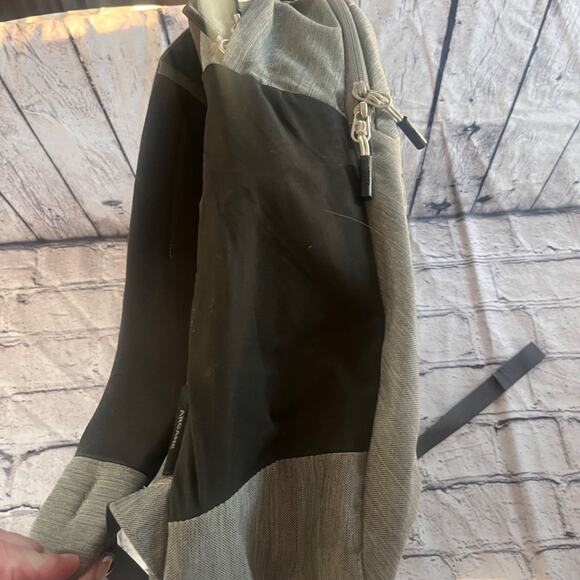 Osprey Arcane Large Day Commuter Travel Backpack 20L Grey Laptop Sleeve - Picture 8 of 8